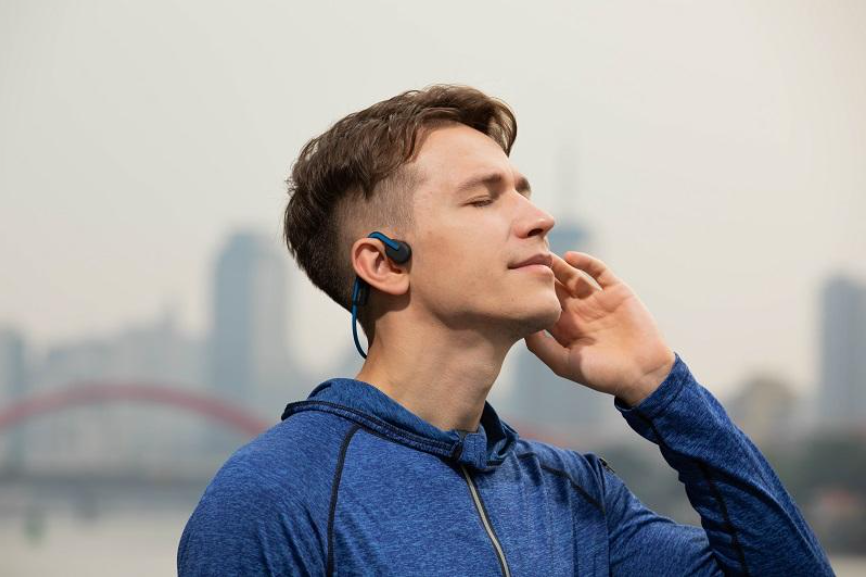 Biết 2 tác hại này, 3 đối tượng sau tuyệt đối tránh xa tai nghe - Ảnh 1 Biết 2 tác hại này, 3 đối tượng sau tuyệt đối tránh xa tai nghe - Ảnh 1